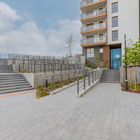 Family In With Parking And Playground By Renters Διαμέρισμα