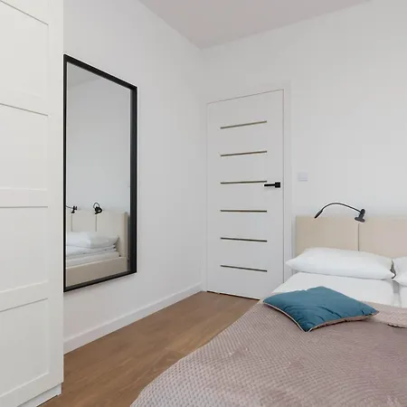 Family In With Parking And Playground By Renters Διαμέρισμα *